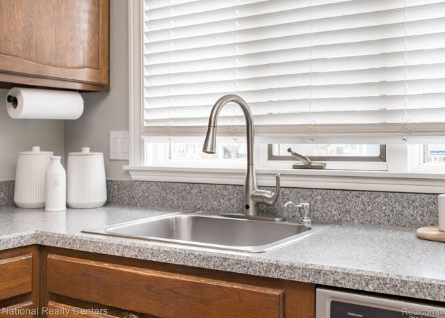 2720 Leewood Circle, Orion Charter Township, MI 48360