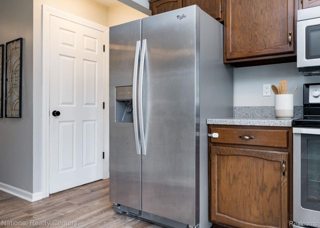 2720 Leewood Circle, Orion Charter Township, MI 48360