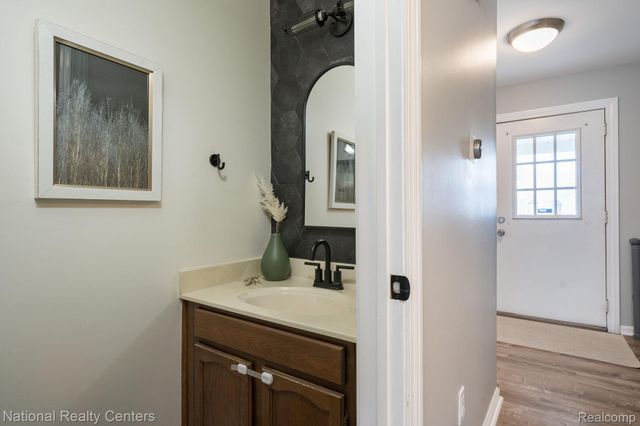 2720 Leewood Circle, Orion Charter Township, MI 48360