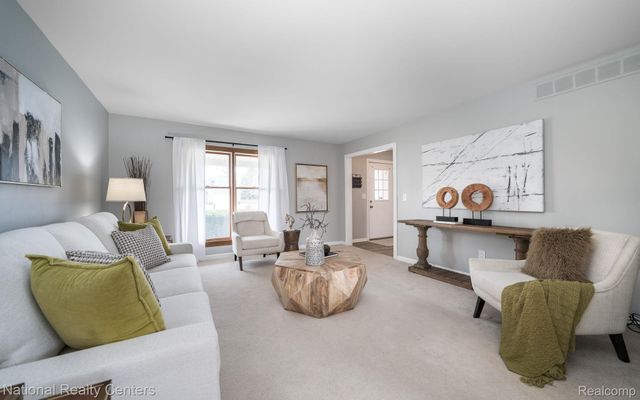 2720 Leewood Circle, Orion Charter Township, MI 48360