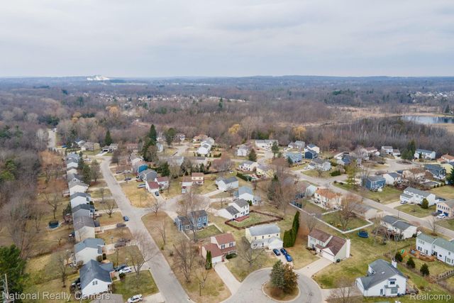 2720 Leewood Circle, Orion Charter Township, MI 48360