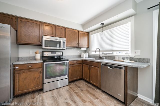 2720 Leewood Circle, Orion Charter Township, MI 48360