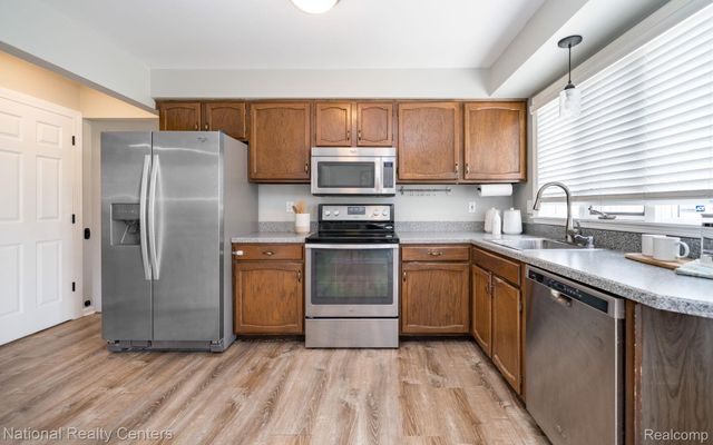 2720 Leewood Circle, Orion Charter Township, MI 48360