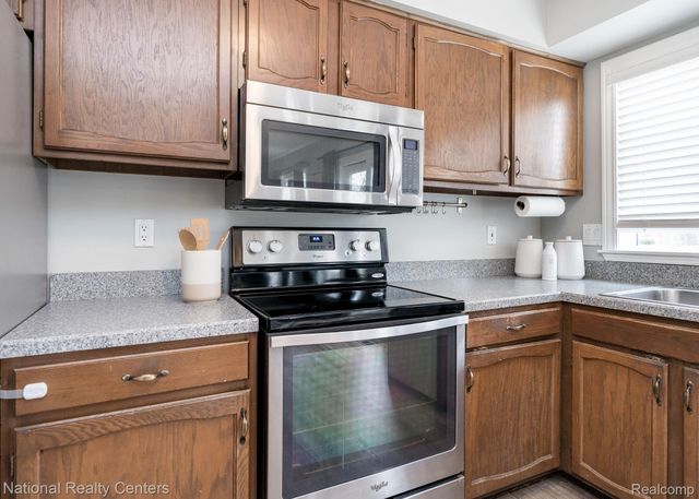 2720 Leewood Circle, Orion Charter Township, MI 48360