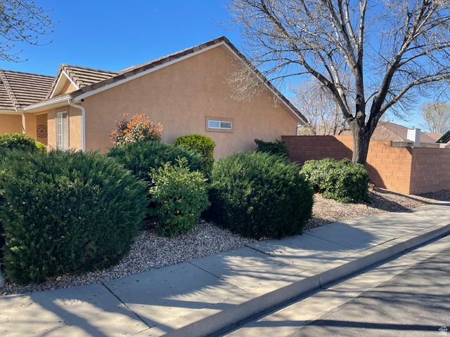 1848 S BRIDLE CIR, Washington, UT 84780