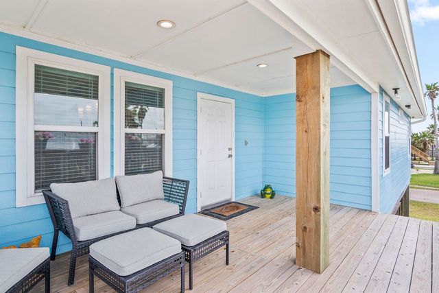 423 S 7th St, Port Aransas, TX 78373