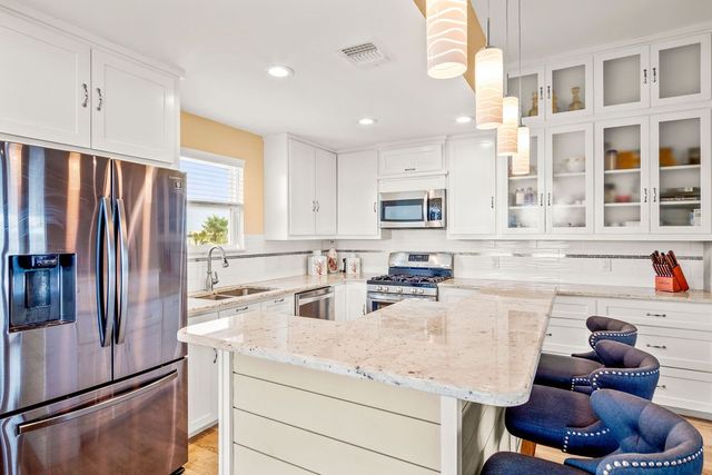 423 S 7th St, Port Aransas, TX 78373