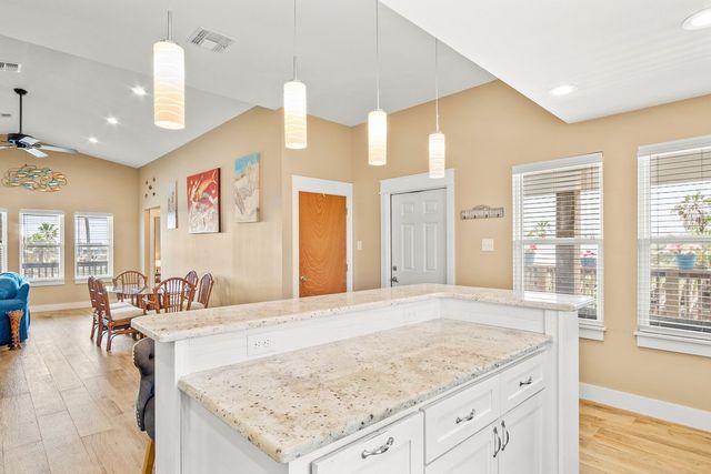 423 S 7th St, Port Aransas, TX 78373