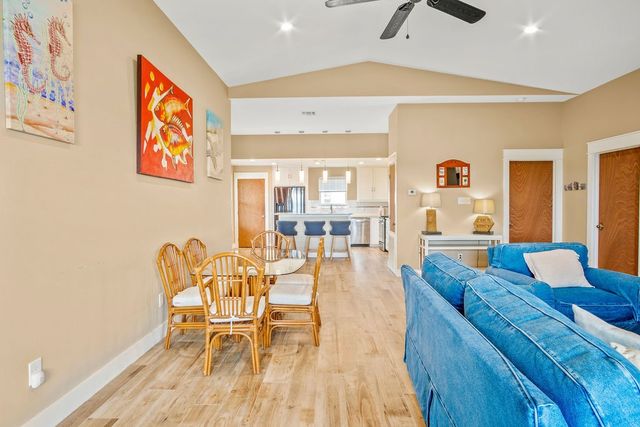 423 S 7th St, Port Aransas, TX 78373