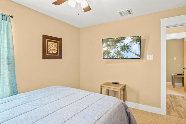 423 S 7th St, Port Aransas, TX 78373