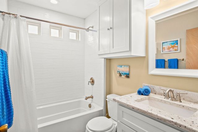 423 S 7th St, Port Aransas, TX 78373