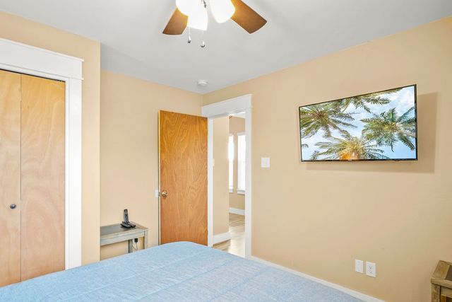 423 S 7th St, Port Aransas, TX 78373