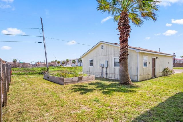 423 S 7th St, Port Aransas, TX 78373