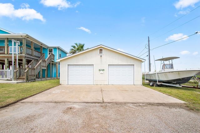 423 S 7th St, Port Aransas, TX 78373