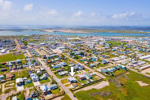 423 S 7th St, Port Aransas, TX 78373