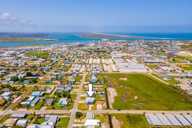 423 S 7th St, Port Aransas, TX 78373