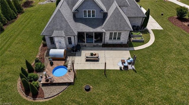 6634 Linville Ridge Drive, Oak Ridge, NC 27310