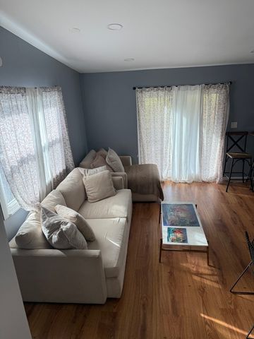 1141 Homer Avenue, Aurora, IL 60505