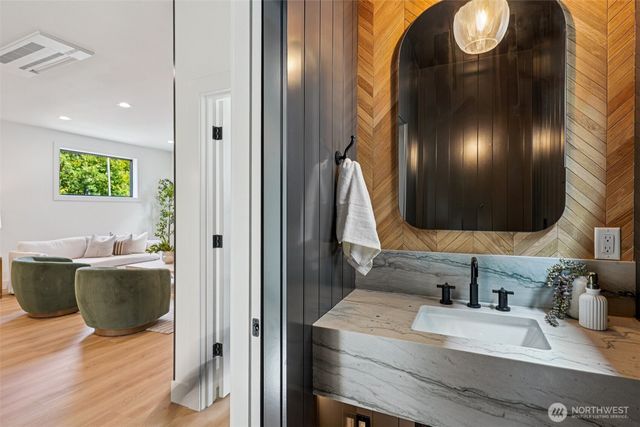 3714 Bagley Avenue N, Seattle, WA 98103