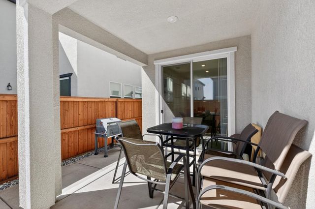 8226 Ocho Way, Elk Grove, CA 95757