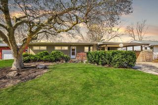 1421 Cambridge Drive, Champaign, IL 61821