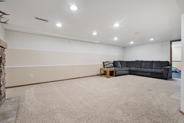 201 12th Ave NE, Independence, IA 50644