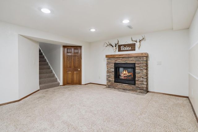 201 12th Ave NE, Independence, IA 50644