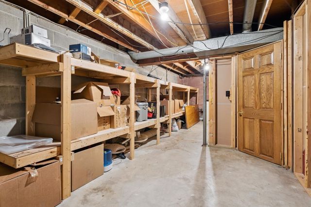 201 12th Ave NE, Independence, IA 50644