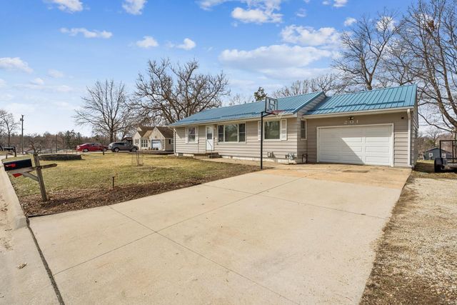 201 12th Ave NE, Independence, IA 50644