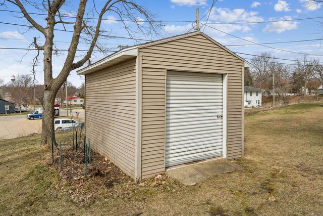 201 12th Ave NE, Independence, IA 50644