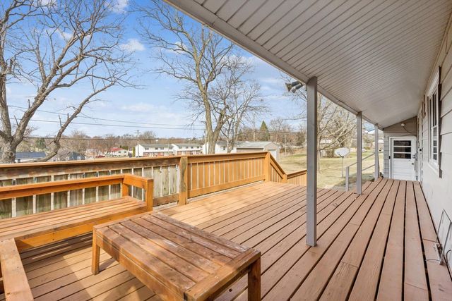 201 12th Ave NE, Independence, IA 50644