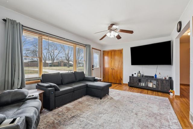 201 12th Ave NE, Independence, IA 50644