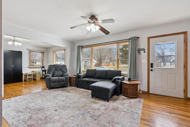 201 12th Ave NE, Independence, IA 50644