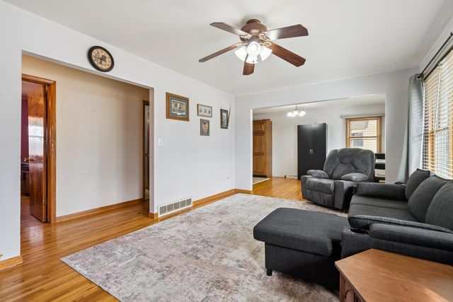 201 12th Ave NE, Independence, IA 50644