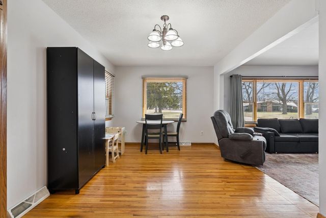 201 12th Ave NE, Independence, IA 50644