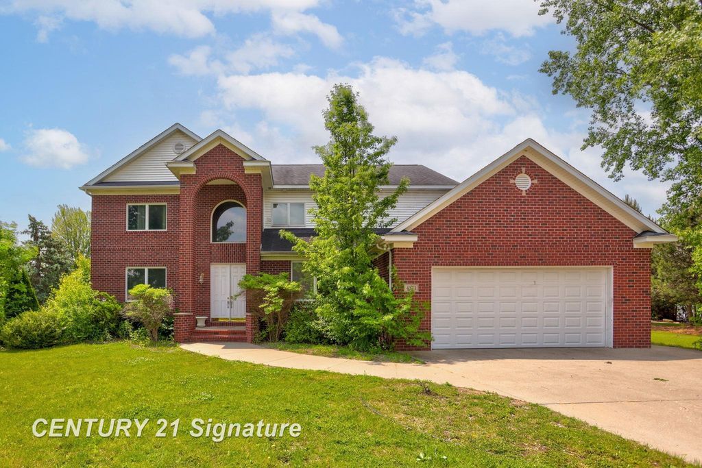 4171 Carmel Drive, Saginaw Twp, MI 48603
