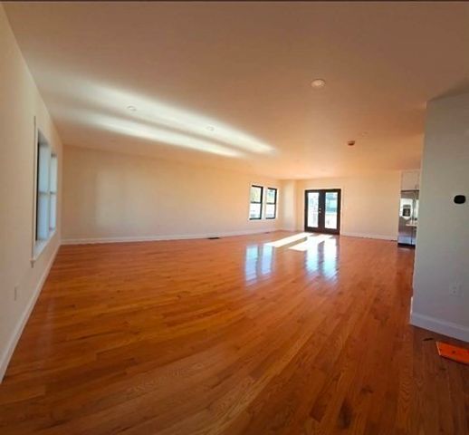 31 Niagara St, Fall River, MA 02721