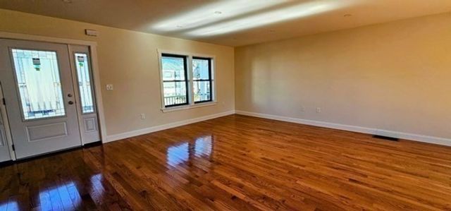 31 Niagara St, Fall River, MA 02721