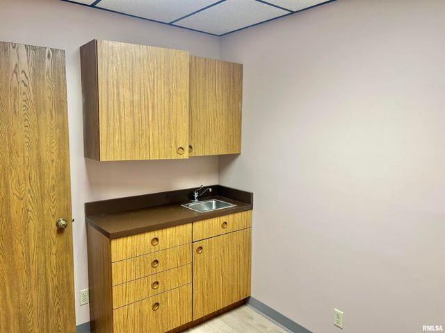 3904 Lillie Ave Ste 5, Davenport, IA 52806