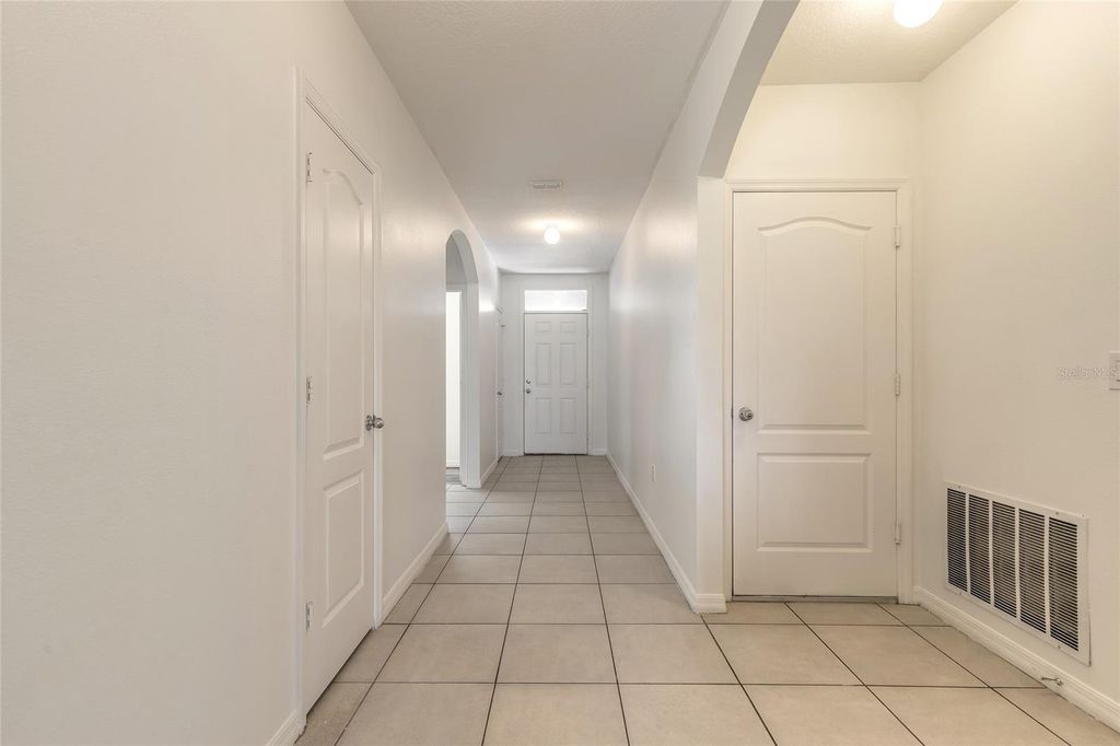 Image 5 of property listing at 5214 OLD WALKER WAY, Port Orange, FL 32128