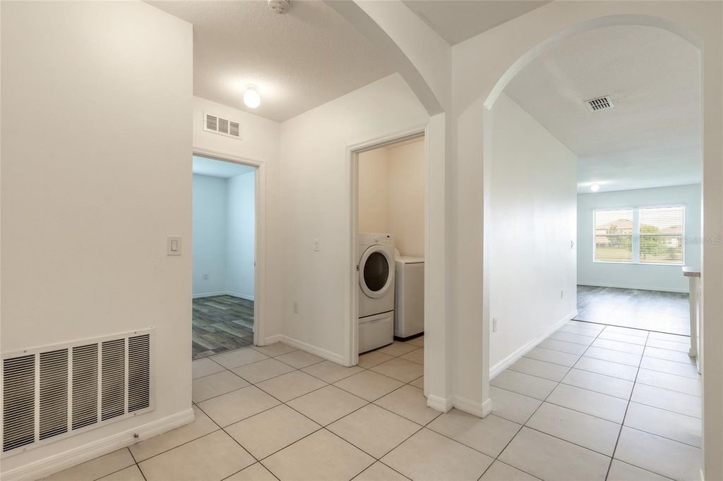 Image 6 of property listing at 5214 OLD WALKER WAY, Port Orange, FL 32128