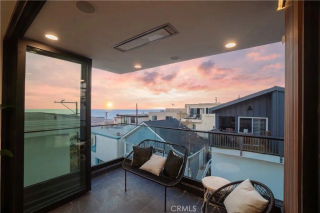 214 El Porto Street, Manhattan Beach, CA 90266