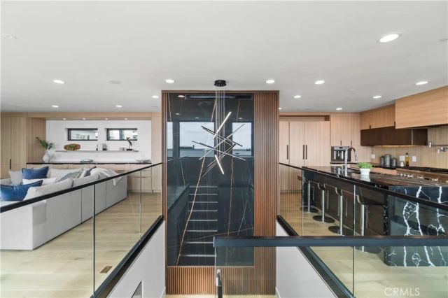 214 El Porto Street, Manhattan Beach, CA 90266