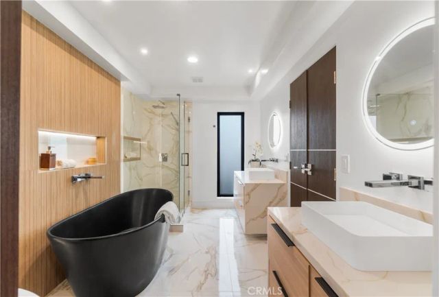 214 El Porto Street, Manhattan Beach, CA 90266