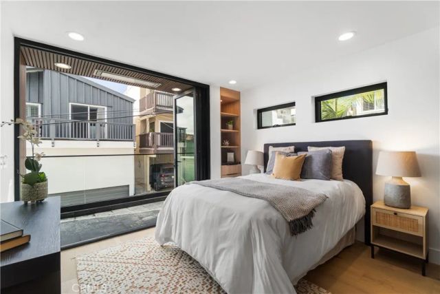 214 El Porto Street, Manhattan Beach, CA 90266