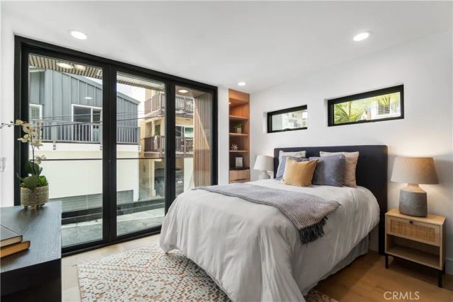 214 El Porto Street, Manhattan Beach, CA 90266