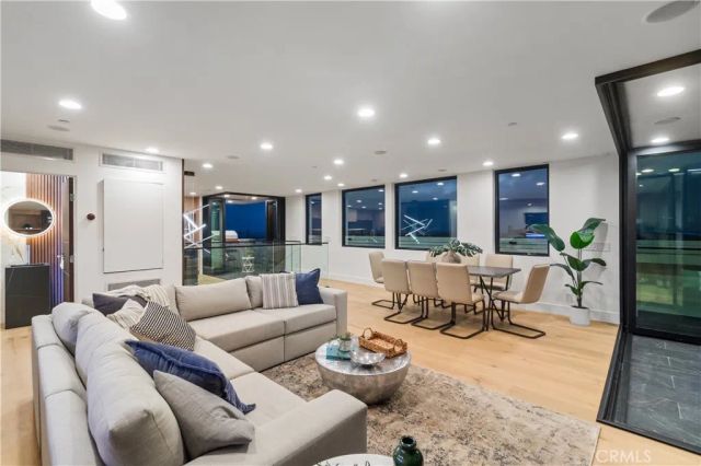 214 El Porto Street, Manhattan Beach, CA 90266