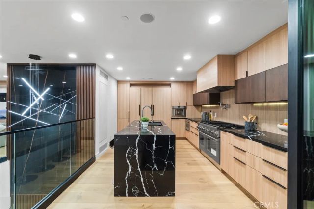 214 El Porto Street, Manhattan Beach, CA 90266