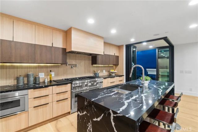 214 El Porto Street, Manhattan Beach, CA 90266