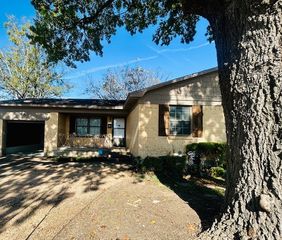 527 Aspen Street, Lancaster, TX 75134